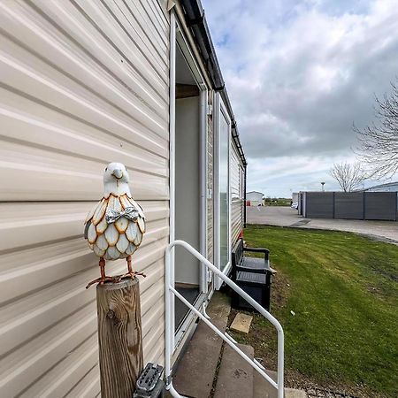 Modern 6 Berth Caravan With Wifi At St Osyth Beach In Essex Ref 28051Fv Clacton-on-Sea Kültér fotó