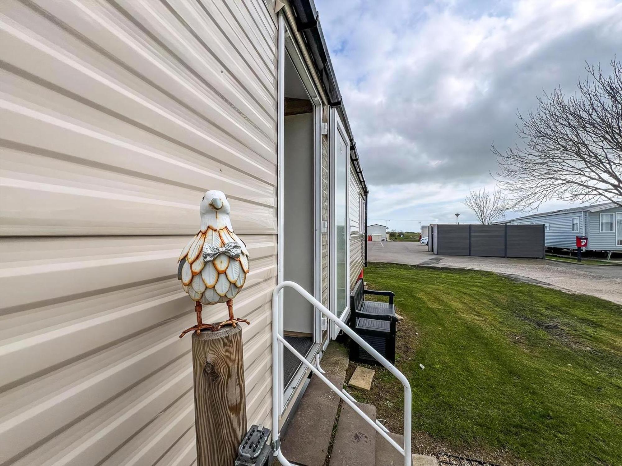Modern 6 Berth Caravan With Wifi At St Osyth Beach In Essex Ref 28051Fv Clacton-on-Sea Kültér fotó